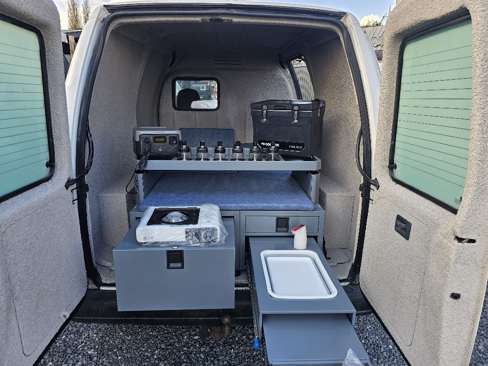 Caissons Mobikit VanAV avec réchaud dans un Citroën Jumpy
